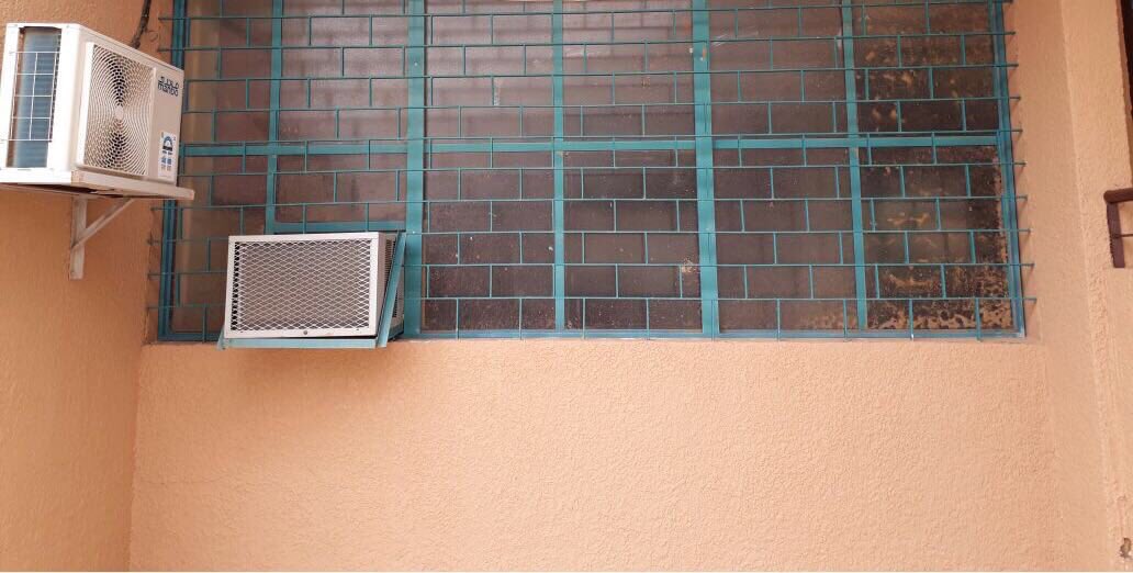 مدير التعليم ء#شقراءوبمتابعة المساعدة للتعليمية يوجه قائدة متوسطة وثانوية #الداهنة بنات بصلاحية صرف الطالبات لتهيئة المدرسة لأعمال الصيانة بعد تأثر شباك المدرسة لهواء شديد مساء البارحة.

وقسم الصيانة يباشر العمل وينهي أعمال الصيانة وجاهزية المدرسة للدراسة غداً.