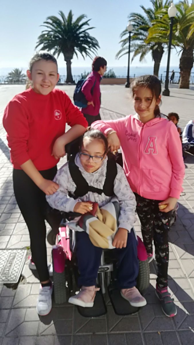 EscMareDeuLledo's tweet photo. L'alumnat de cicle superior gaudint d'un dia al #teatre en #anglès i de sortida a #Tarragona https://t.co/aca45V4ac2