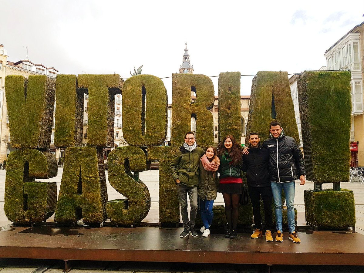 GuilleGMeyer's tweet photo. Visitas que merecen la pena!
Rumbo Donosti a la gran noche!!
#elconquis12 https://t.co/dkviGTOpmA