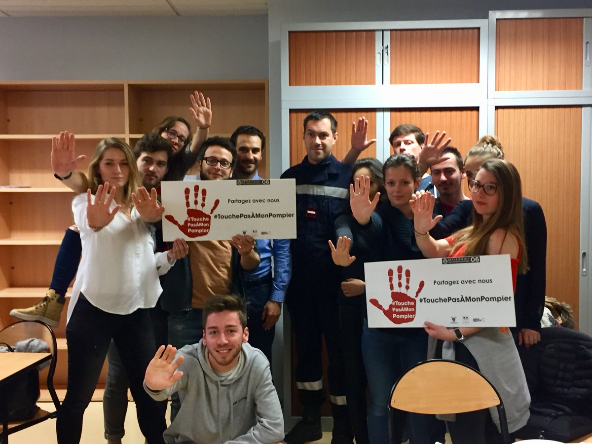 fannyymk's tweet photo. Merci aux #pompiers du @sdis_06 et @GAddiction06 : On soutient nos pompiers qui sauvent des vies ! Non à la violence !#TouchePasAMonPompier https://t.co/cQjF1TehyQ