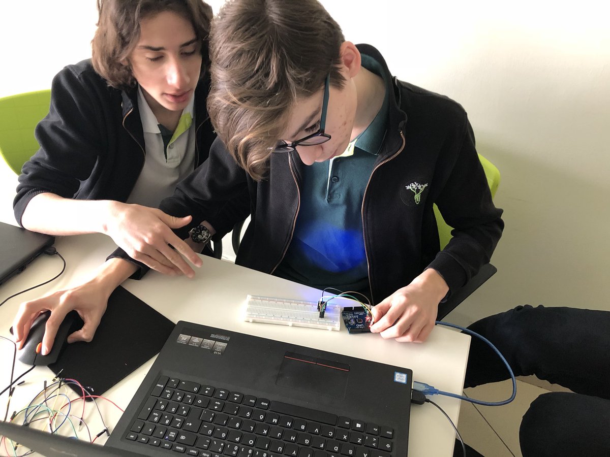 ftmnr_aksu's tweet photo. Arduino  ile sensörleri kullanarak elektronik ürünlerin mantığını kavrıyor, yeni projeler üretiyoruz.   #dogatech #cekirgedoga #dogadaegitim #arduino https://t.co/0PbrgmM7JP