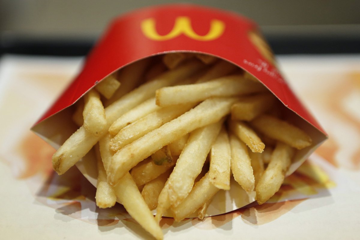 Sabia que há um produto usado nas batatas do McDonald's que pode ajudar à calvície? - curioso.pt/bizarro/sabia-…