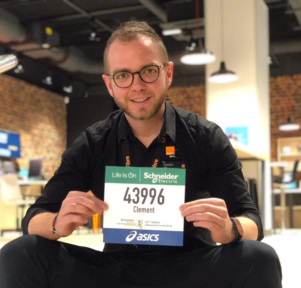 Très fier de @ClementFondeur, conseiller dans notre boutique Orange de <a href="/VilledeReims/">Ville de Reims</a>, qui participe cette année à son premier <a href="/parismarathon/">Schneider Electric Marathon de Paris</a> 👍