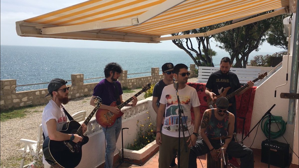 bow_floww's tweet photo. #Flowmenco preparando el concurso Bambola de este viernes! A las 22:00. Entrada gratuita.
#semanamusical #Zaragoza #musica #planesenzaragoza #grabacion #vacaciones https://t.co/0VVRSqHgxM