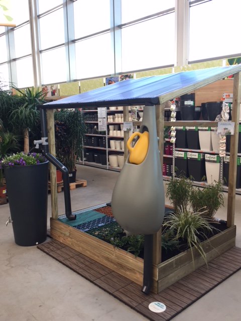Weerproof's tweet photo. Ga in april naar de Hornbach Westpoort. De hele maand staat er een watervriendelijke showtuin met informatiedisplays. Medewerkers helpen je met advies, er zijn productacties en workshops: https://t.co/Le7JledfbH #watervriendelijketuin #regentuin @HORNBACH_NL https://t.co/Yx6giv9iiO