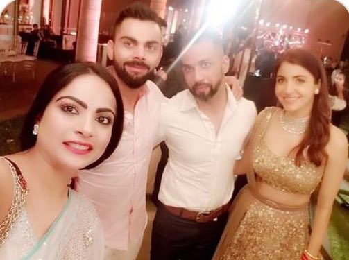  @AnushkaSharma &  @imVkohli with friends   #Virushka  #VirushkaWedding