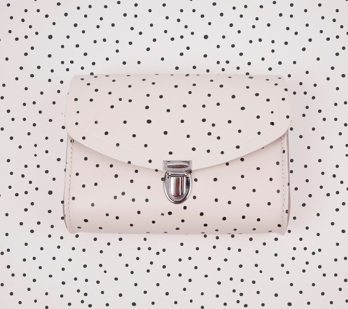 CamSatchelCo's tweet photo. Our Push Lock has been #CSCspotted, quite literally. We're going dotty over our brand new prints...
Shop now: https://t.co/BNmriGlNZK https://t.co/GtSP4XRdF3