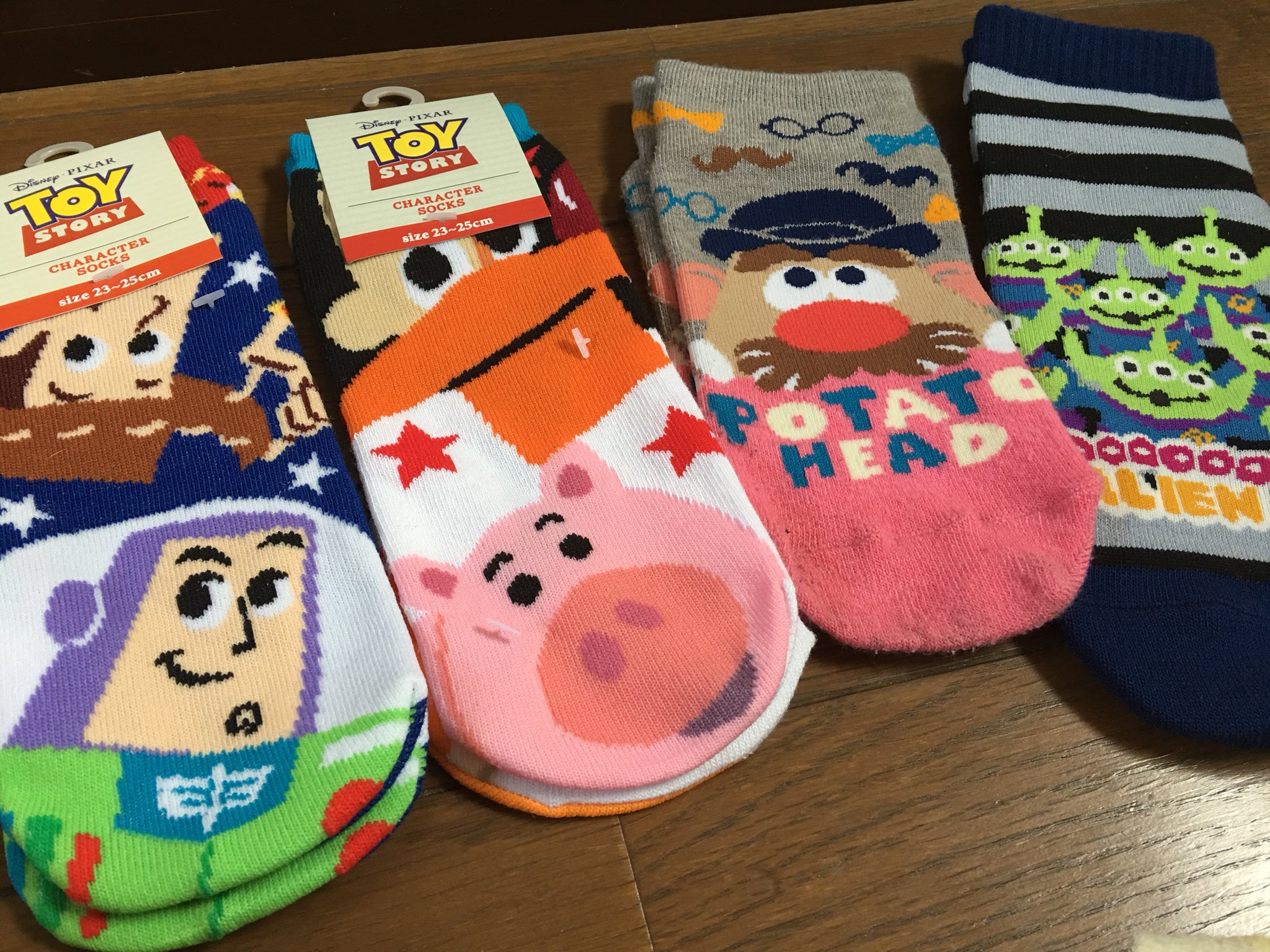 Log しまむらでトイ ストーリーの靴下4個も買った