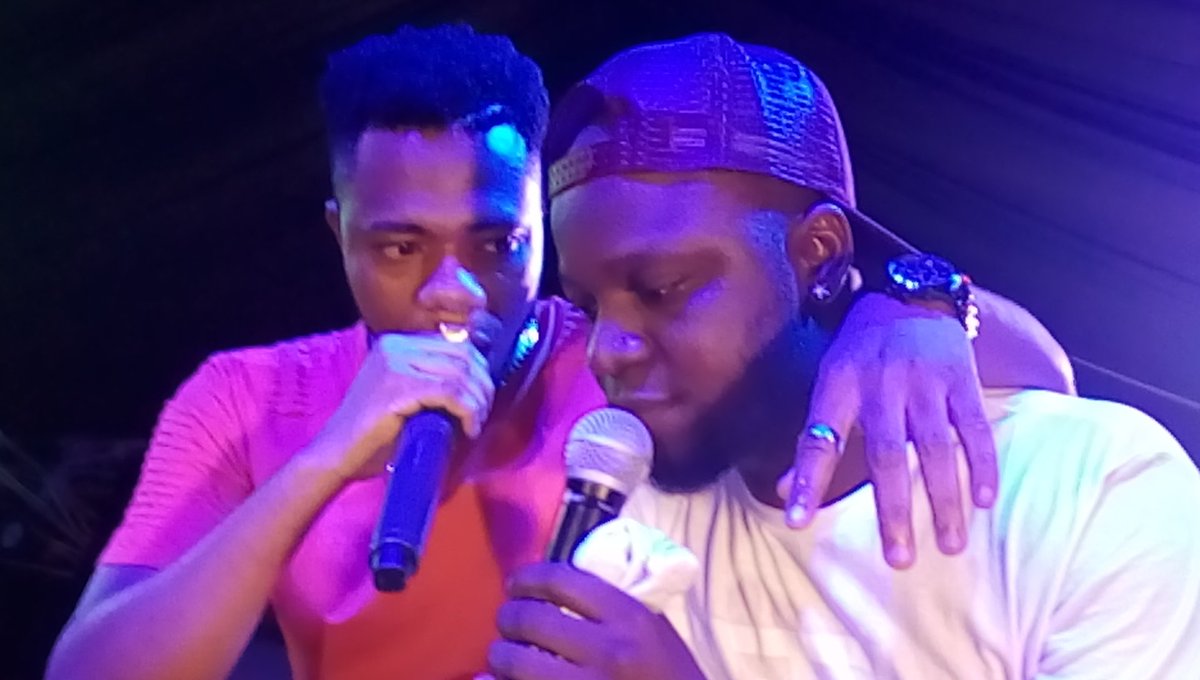 UB_EventPortal's tweet photo. @idandizzy shares some lyrical freestyle encouragement to comedian @iPrinceHezekiah at #TheFunnyKing3 https://t.co/hsPD9MSy3e