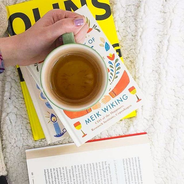 It doesn’t get much better than books and tea after a long day. Or before a long day for that matter. 😉

instagram.com/p/BhJVDnGHeIC/