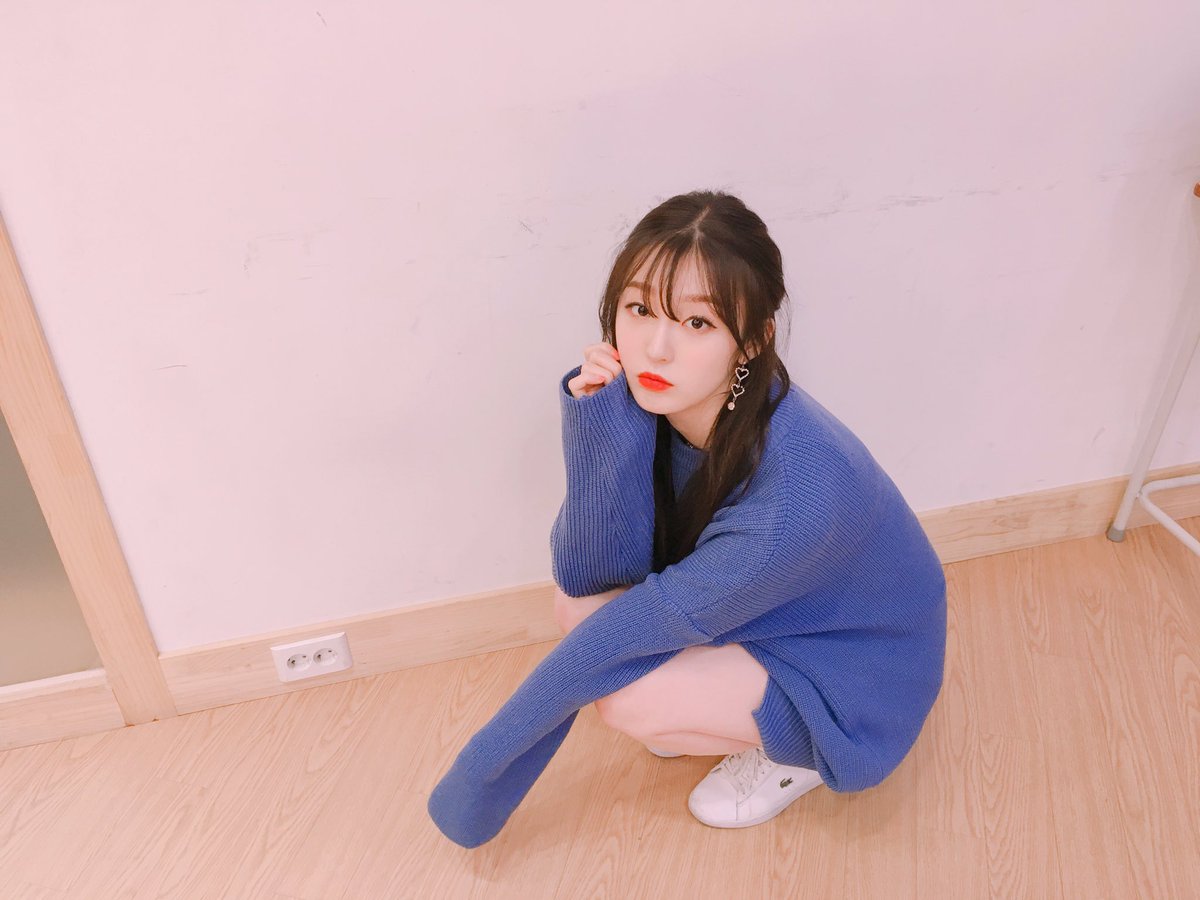 popofficial2017's tweet photo. #피오피 의 첫! 팬미팅이 걸린 #UOOSEE 3라운드 대결이 어느새 D-1 로 다가왔어요 마지막까지 우리 둥둥이들 힘내요!

둥둥둥 둥이 왔어요~ 가 아니라 봄이 왔어요 🌷 봄이 온 기념으로 사진도 네장이나 가져 왔답니당! 오늘 공식 팬카페에 편지도 쓸 예정이니까 얼른 공카로 달려오세요 ㅎㅎ https://t.co/Pa0ZIQCEUL