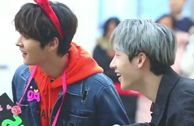 01.28.18 | Minho and Chan at a fansign singing Young Wings 

#MinchanPics
#Minchan #BangInho #Chanho