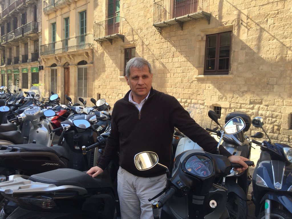 Barcelona necesita un ‘pacto sobre ruedas’ que incluya:

✔️garantizar la seguridad de los motoristas
✔️más exigencia cívica a los conductores 
✔️mejorar las políticas de aparcamiento de las motos 
✔️permitir circulación de motos en carril bus-taxi