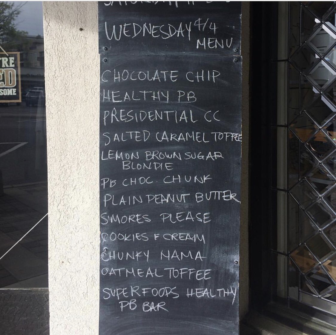 cookie_fix's tweet image. You did it! You made it to 🐪HUMP DAY🐪 We think you deserve a treat— a cookie perhaps??😏😋 Here’s Wednesday’s menu🍪🍪🍪 #CookieFix #DailyMenu #Cookies