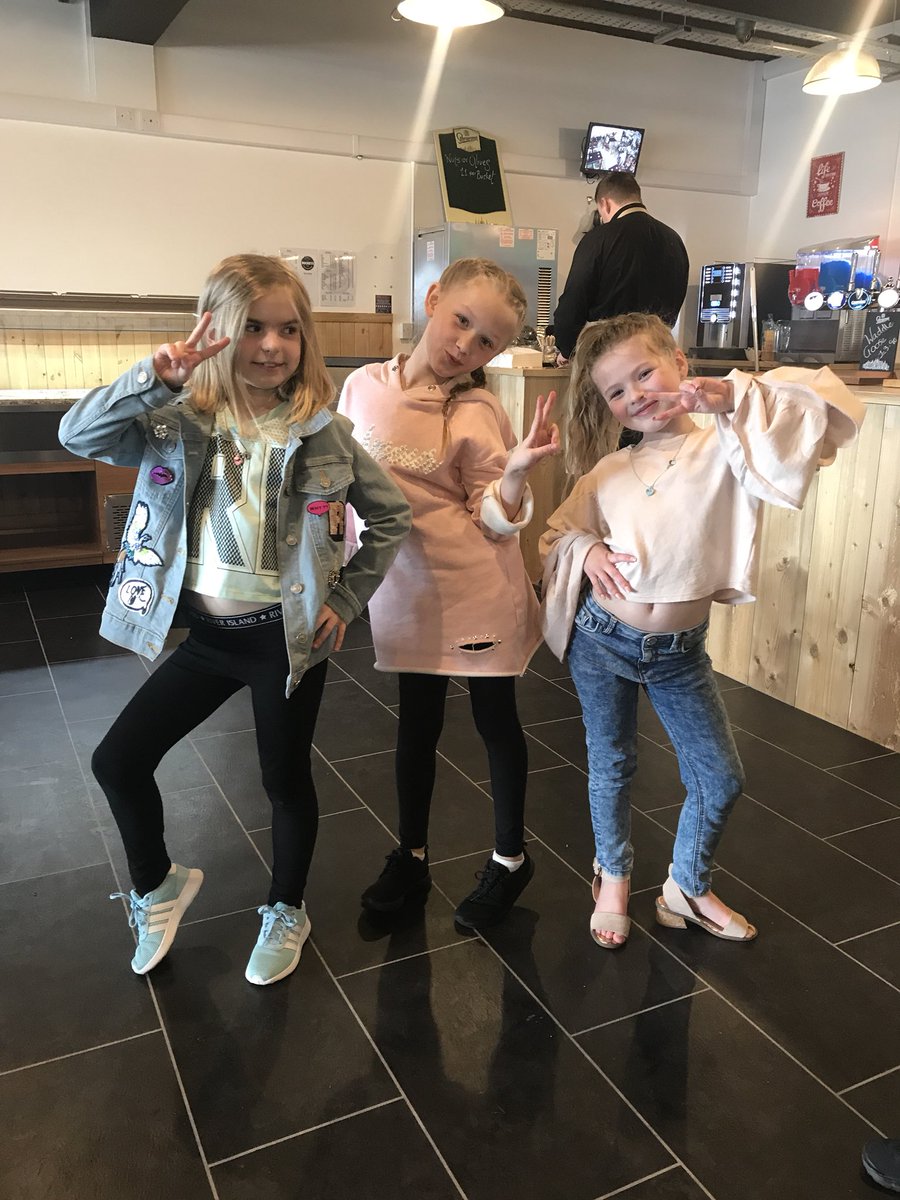 Best forever friends @ Caravan 🙋‍♀️🙅🏼‍♀️💁🏼‍♀️ #TrueFriends #Forever #Besties #Caravan #Fun #HalfTerm #Easter 🌸💗😍