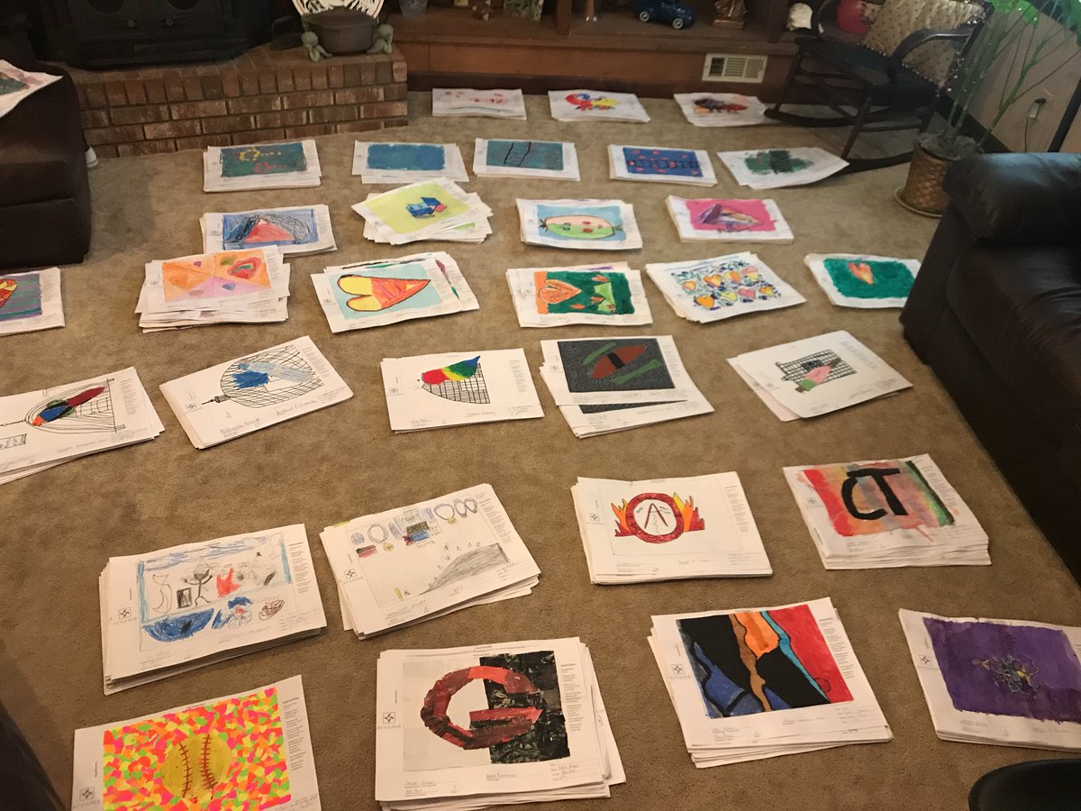 ArtInTheHub_100's tweet image. When it’s spring break but the art show is also coming up 🙏🏻🤞🏻😰 #stacksonstacks #quickruntotheschool #checkagain