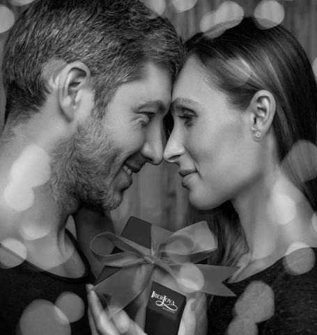MacysTourism's tweet photo. Treat the ones you love to a little sparkle 4/6. #VisitMacys #UnionSquare for an #Iberjoya Diamond Trunk Show event . Browse earrings, bracelets, and rings to find the perfect gift for that special someone.💎 https://t.co/CnGTXVAk11 https://t.co/dN7s8pTWYJ