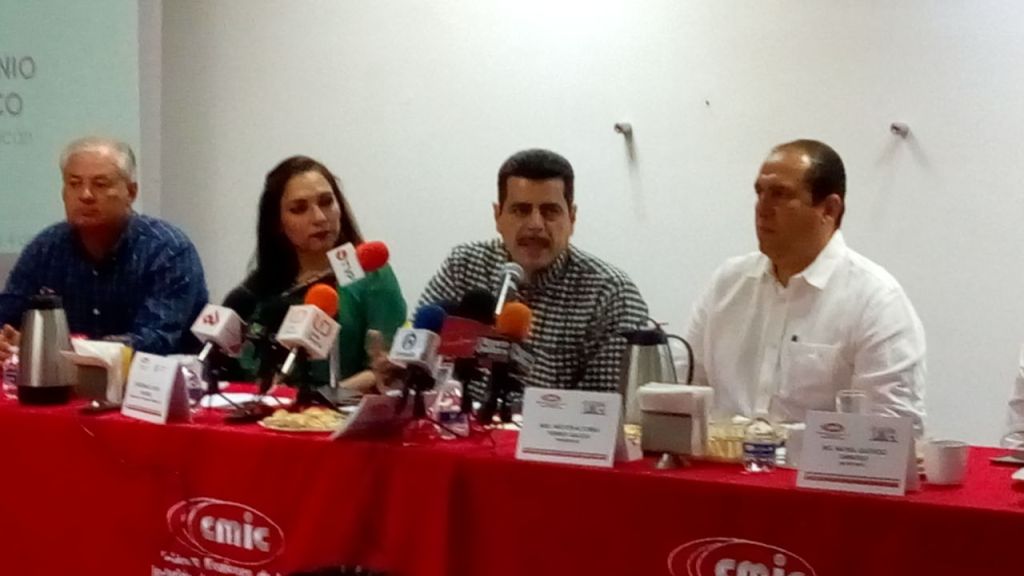 Un total de 300 mil pesos son los que el Ayuntamiento de Culiacán, abonó hoy a la deuda con constructores del municipio olegario.mx/2018/04/ayunta…