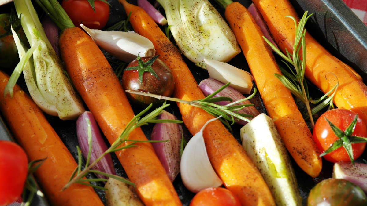 CarrotCars's tweet photo. Happy #InternationalCarrotDay check out some great recipes to enjoy the health benefits of the ever versatile carrot  https://t.co/sJezFQUUkJ https://t.co/iT114zll5j