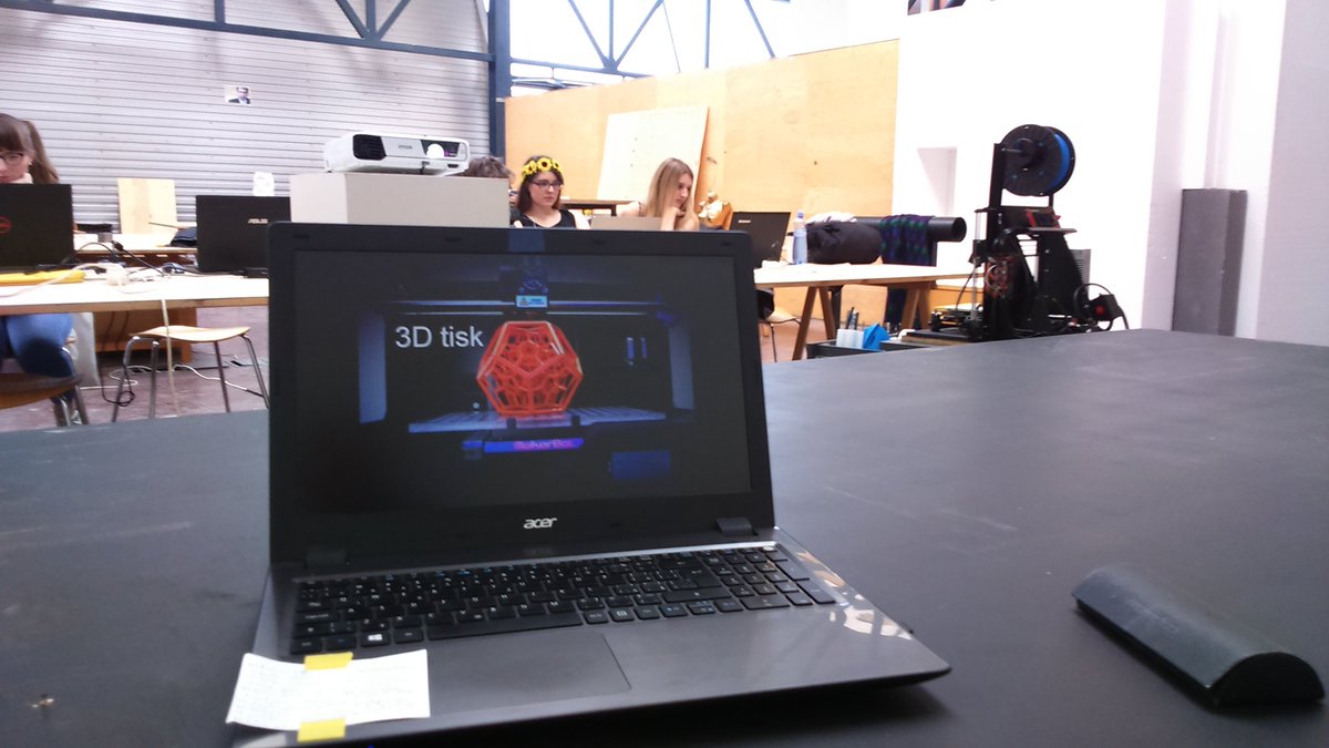 Tomáš Ullrich tweet media