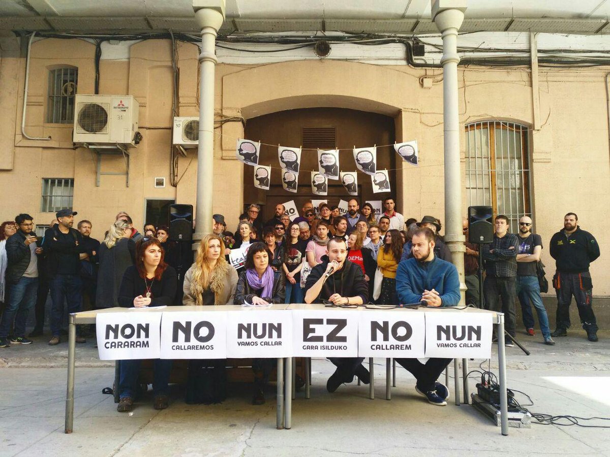 Missatge des de la presó:

Com deia la Montserrat Roig, la cultura és l’opció política més revolucionària a llarg termini. Ens sabem valents, transgressors i lliures. Compartim les lluites, #NoCallarem