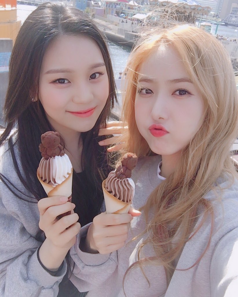 itsmaeharlene's tweet photo. [PHOTO] 180404 GFRIEND Official Instagram update with #SinB and #Umji 4P (2/2)

“🌸🍦🌸🍦 #SpringSpring”

Source: https://t.co/qlqTboy8yd https://t.co/M0e4y5Aeo7