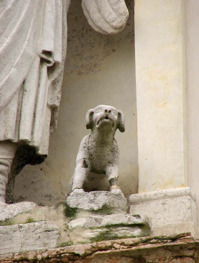 Statua di Sant'Angelo Raffaele con Tobiolo e cane #ChiesadellAngeloRaffaele #Venezia
#RainingCatsAndDogs #AnimalsInChurch #cane #dog #perro