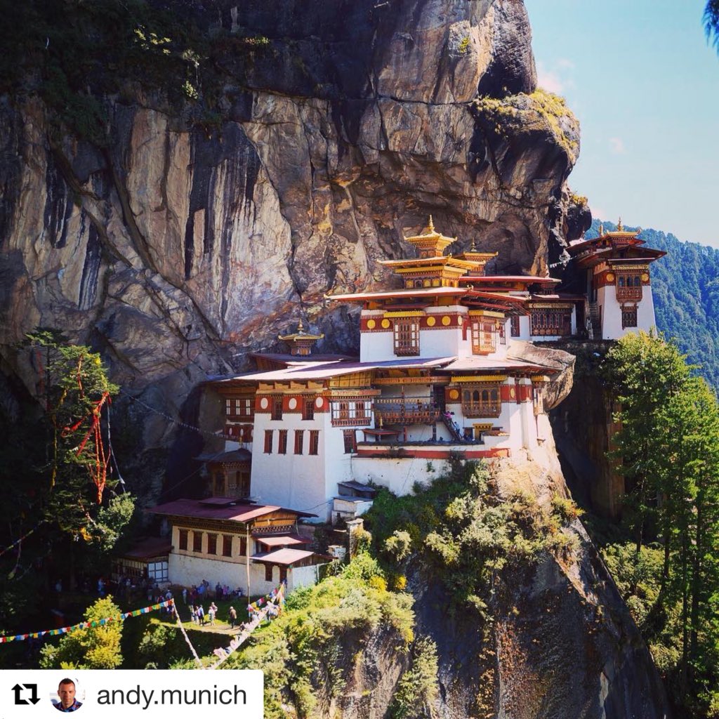 sanshui596's tweet photo. #Photocredit #AndyMunich
.#himalayas #Himalayan #bhutan #tigersnest #taktshang #travel #travelpic #globetrotter #TaktsangasengeSamdupCave #GuruPadmasambhava #DrukpaKagyu #Nyingma #GurumTshanbrgyadLhakhang #templecomplex1962 #Tsechu 
#TaktsangPalphugMonastery #Buddhist #ParoValley https://t.co/wh9by1RtCT