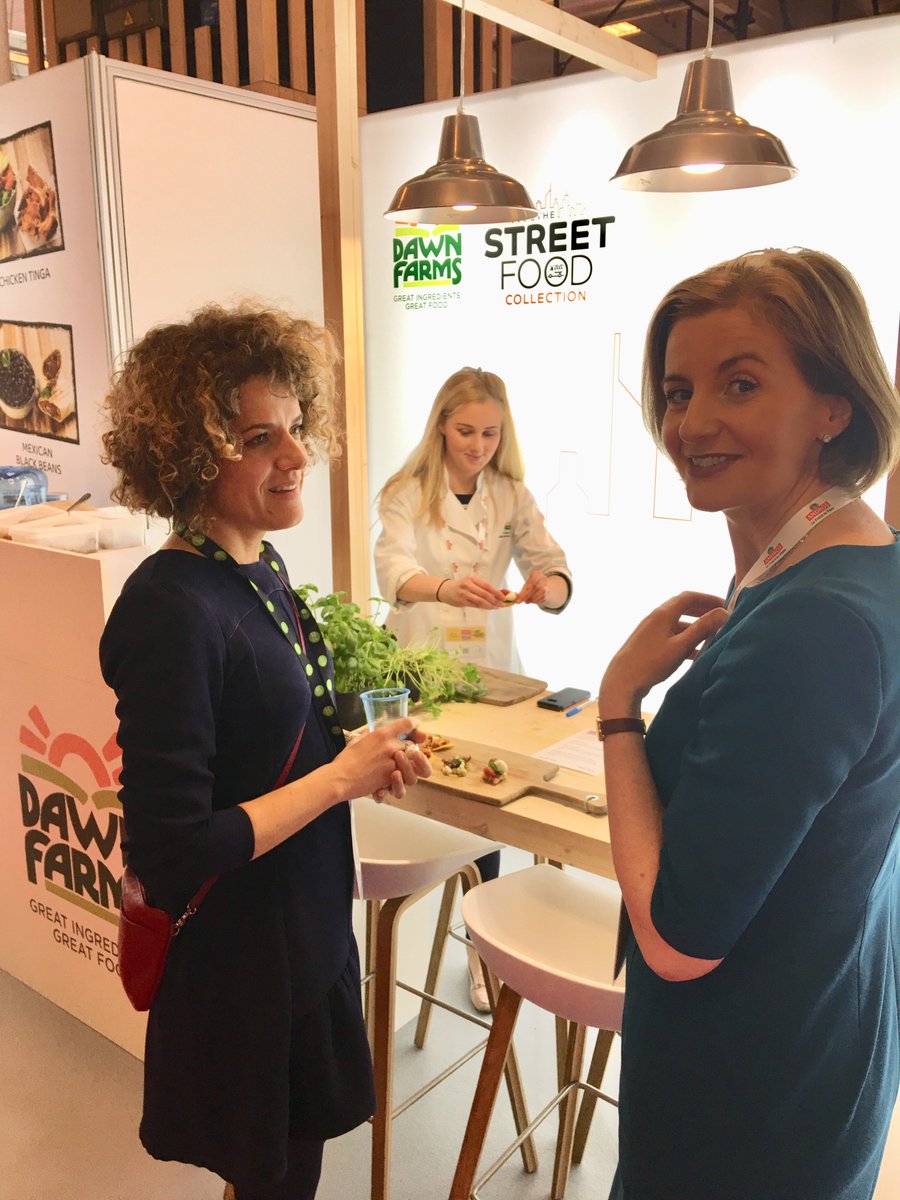 CookedCuts's tweet photo. The show is in full swing with our talented chef Fiona dishing up Street Food Snacks! Visit our team at Pav 7.2 – D63 to experience our first to market Street Food Collection #BurritosInMinutes #SalonSandwich #Parizza #Snacking @sandwichshows https://t.co/EbOIqrH7bm