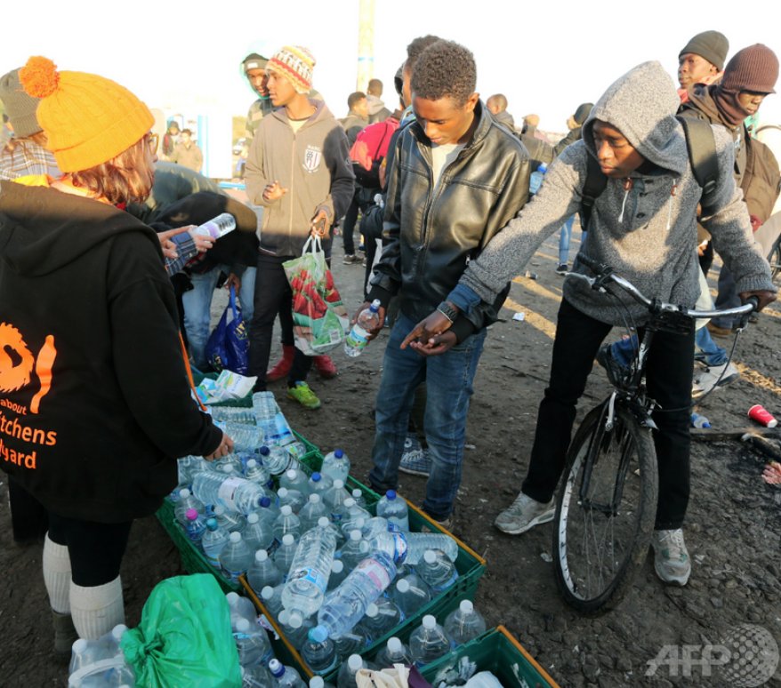 UNHumanRights's tweet photo. #France: UN #HumanRights experts urge Government to do more to provide safe drinking water, sanitation services &amp; emergency shelter for migrants/asylum-seekers. They are entitled to human rights without discrimination. https://t.co/UolfpNfyoF https://t.co/aFSrfNsUaG