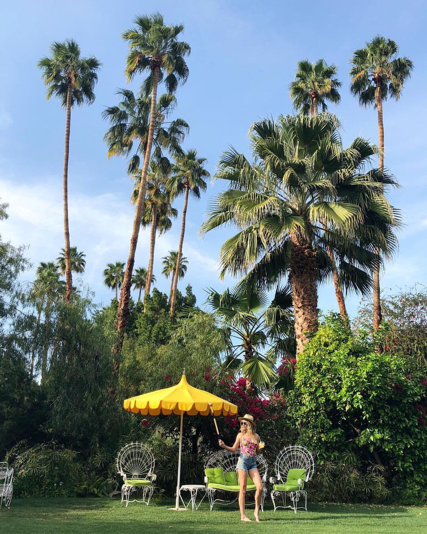 CandiceASource's tweet photo. #NEWS 📸 @CandiceAccola et sa famille sont en ce moment à Palm Springs pour profiter de quelques jours de vacances (03/04/18) #TVD #TheOriginals #CarolineForbes @cworiginals @cwtvd https://t.co/a2mH5kPXoM https://t.co/yDHLQkQZIX
