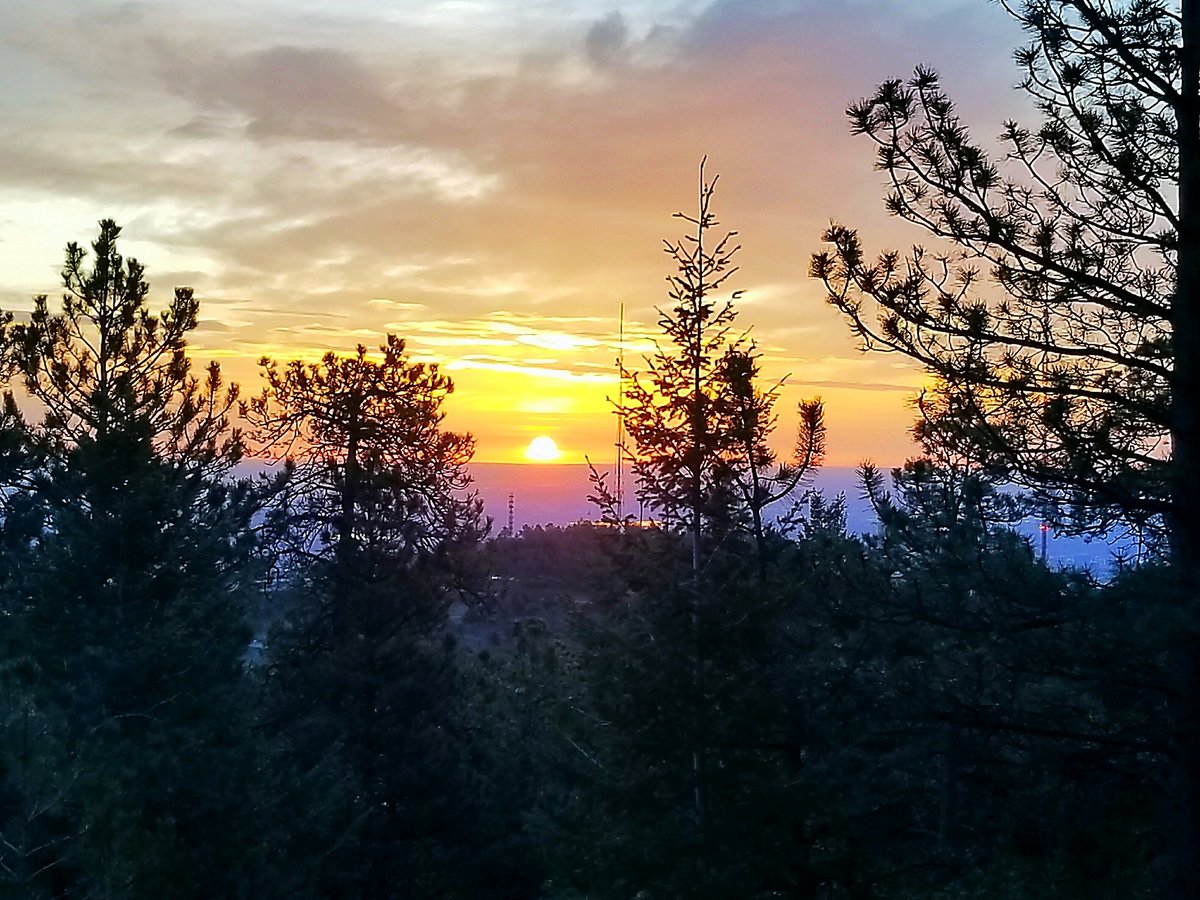 Colorado's tweet image. Love it! &quot;@Justa_Jus: Morning hike to clear my mind and watch the sun rise. Sometimes you need to catch a sunrise to appreciate the beauty of a new day.&quot;