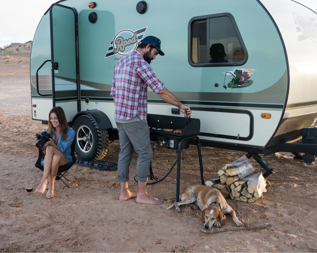 Here’s to good food, great friends, and grand adventures. #ThingsRVersSay #GoRVing 

📸: <a href="/thiswildidea/">Theron Humphrey</a>