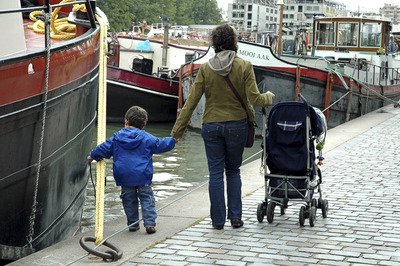 Paris's tweet photo. Découvrez le #FamLab : un lieu de travail, d’écoute et de partage qui permet de définir les actions parisiennes de demain envers les enfants et les familles 👍

👉 https://t.co/er5A7r4FXH https://t.co/Ww32HstNnw