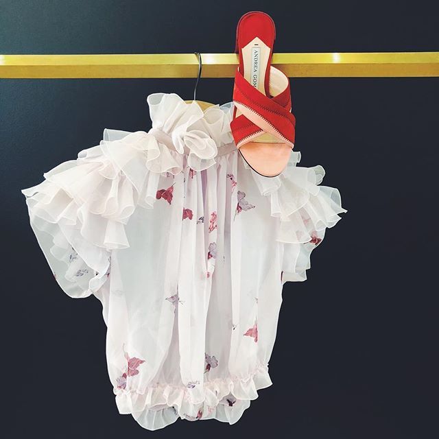 delsetteworld's tweet image. Shop Spring 🌺 @giambattistavalliparis #shopspring #spring #prettygirl #delsette #delsetteworld #joyofspring ift.tt/2q10JVB