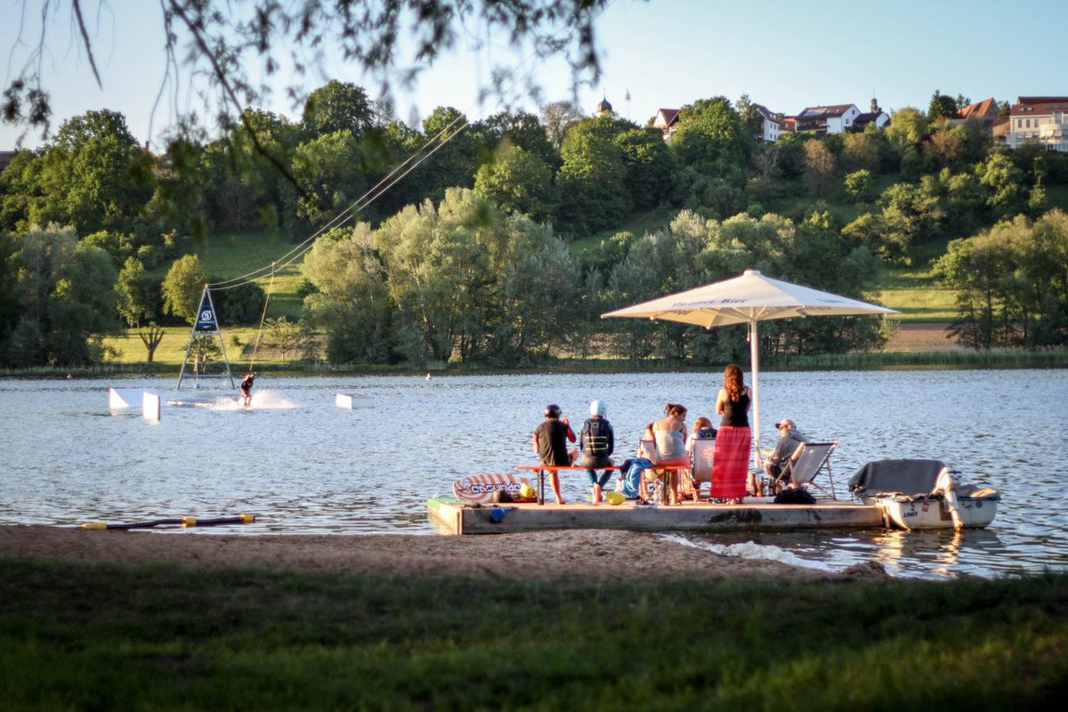 Zweckverband Brombachsee gibt grünes Licht für Bau einer #Wakeboardanlage auf #Badehalbinsel #Absberg am #KleinenBrombachsee. Baubeginn Oktober, Eröffnung nächstes Frühjahr. Wakepark Brombachsee GmbH als Betreiber investiert nach eigenen Angaben 2,2 Mio. Euro in das Projekt.