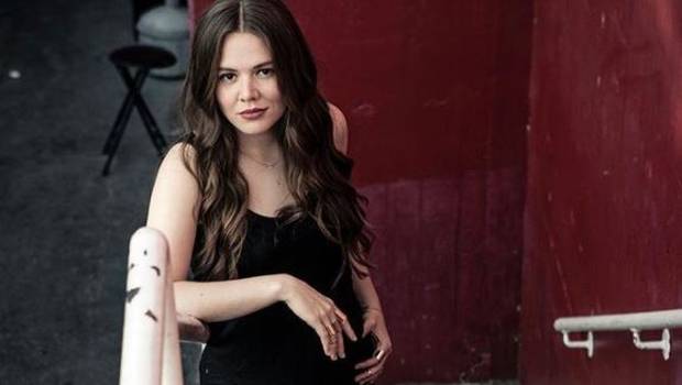 24HorasTVN's tweet photo. El conocido actor de teleseries que le habría robado el corazón a Joy de "Jesse &amp; Joy" https://t.co/PYM5AGzKyE https://t.co/6A5q9qp9Z1