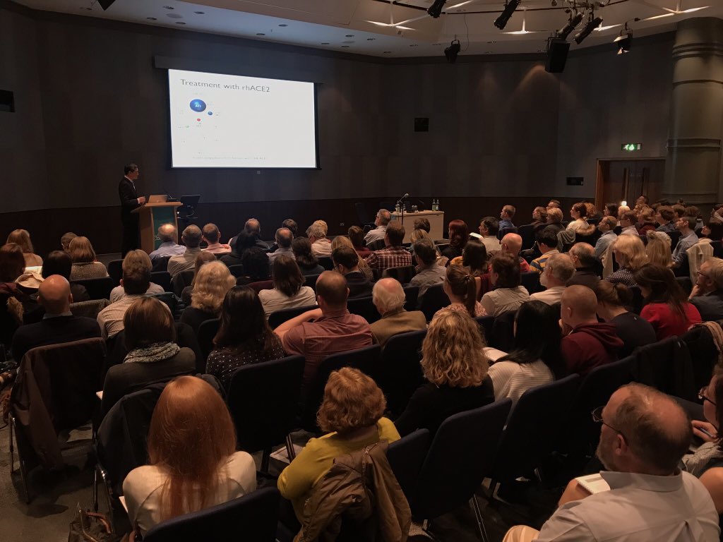 bensullivanbcf's tweet photo. The ‘legend,’ Mark Oyama, lecturing at VCS 2018. #BCF #BSAVA18 https://t.co/9d7AFfbKzV