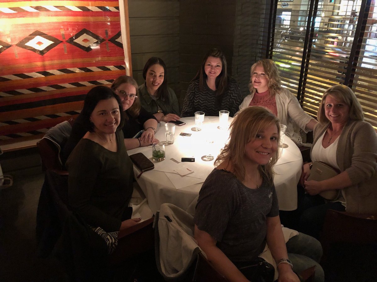 AJIKERN's tweet photo. Had an amazing dinner after day one at #EVAWI2018 #StartbyBelieving refreshed and ready for day two!!!! https://t.co/t8jnuo3vSb
