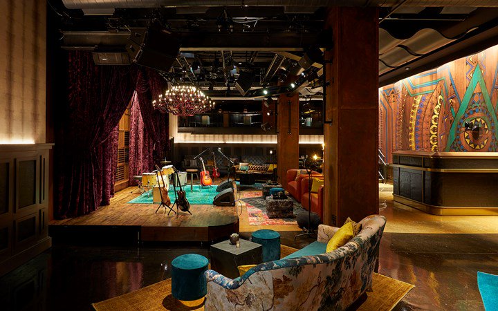 Ever wonder how #luxury feels in the heartland? 

The <a href="/HuttonHotel/">Hutton Hotel</a> sits in the cradle of #country music: #Nashville, TN. Just steps from the famous Music Row, the Hutton offers #Southern home cooking, killer music performances, and 5,000 sq. feet of cocktail bar. PC: Hutton Hotel