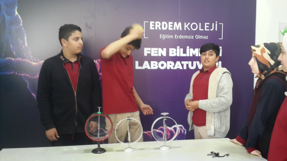 kenan_gogus's tweet photo. @erdemligelecek lerle LGS konuları ezbere değil uygulamalı eğitim ile öğrenir. Elektroskop ve yük durumu konusu işlenirken Eğlenceli bilim için Erdem Koleji @OrfiSONMEZ @nevinkalyoncu @RamazanBykkaya4 https://t.co/DGCj5RMhjH