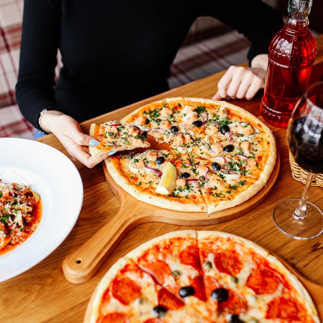 Resto_Mesto's tweet photo. У нас можно выбрать #пиццу на любой вкус🍕 
Разнообразие наших начинок, поразит даже заядлых гурманов 😉
Выбирайте и наслаждайтесь вкуснейшей пиццей на тоненьком тесте, приятного аппетита 😜

Выбрать пиццу: https://t.co/A4WzbE6oes

#рестоместо #restomesto https://t.co/RuZDPtvkgP