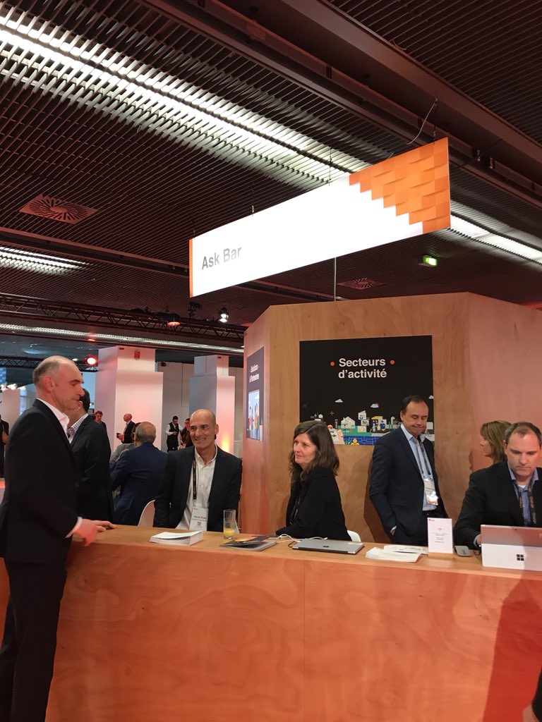 Emmanuellejarda's tweet photo. Une question? Rendez-vous au #askbar #OBSummit @orangebusiness https://t.co/wDBPYt2UTJ