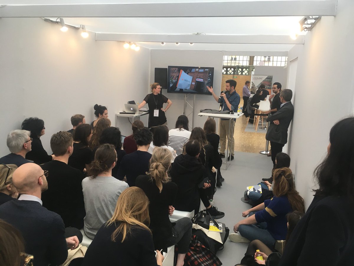 NeodoxaMerch's tweet image. Le Phygital ça vous parle? @ShowroompriveFR vous explique comment pourquoi on ramène les clients en magasin et la prolongation de leur parcours sur leur mobile &amp;gt;&amp;gt; Workshop 2 &amp;gt;&amp;gt; NOW et y’a déjà du monde! #salontraffic #carreaudutemple