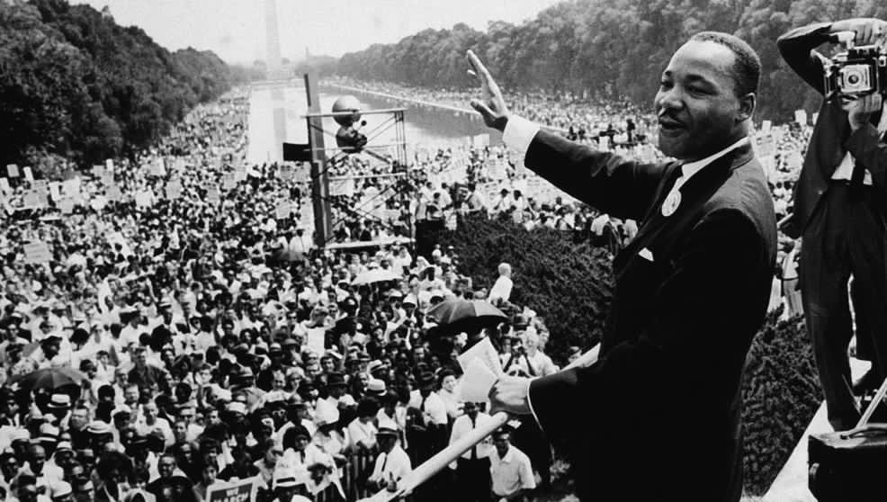 A 50 años del asesinato de Martin Luther King el pueblo profundo de los Estados Unidos sigue batallando por la democracia, la igualdad,la inclusión y el derecho a la paz.   Junto a ellos los pueblos del mundo conquistaremos un mundo donde podamos vivir todos y todas con justicia.
