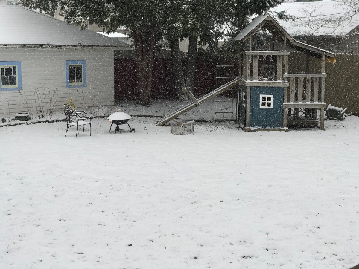 GHSRedHawks's tweet photo. My back yard! As spring break goes, this might be the worst! #ColdSnow https://t.co/kCKzO9jLfE