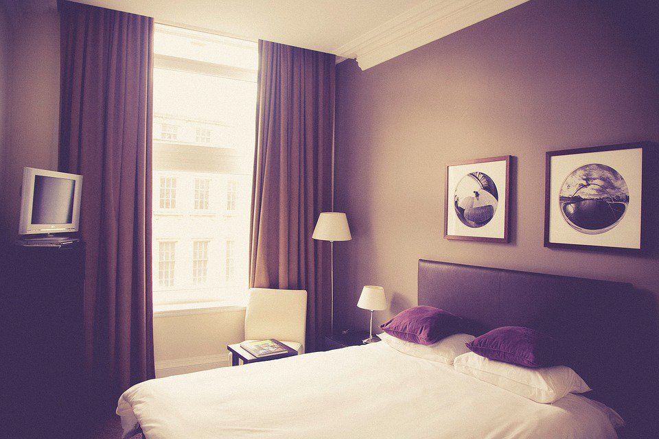 ChesterfieldLS's tweet photo. Remember these important details when hanging curtains : "HIGH AND WIDE!"
This tip will make your window appear larger rather than when the curtain is hanging right above the window. Check out this blog for more info https://t.co/aBviln6bRc #roomdecor #roomtips #curtaintips #cls https://t.co/JZCOGF9i9B