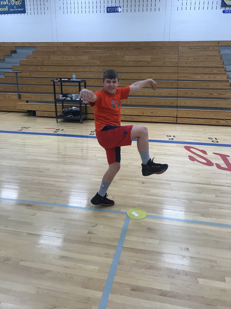 SouthCentralPE's tweet photo. Our warm-up this week: Math balancers- Students travel on the lines and solve color-coded math problems when they get to each spot on the floor to find out how many seconds they will balance on the designated foot! https://t.co/beczJbVabO