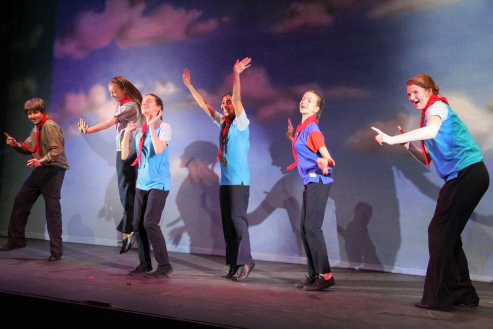 CardiffGangShow's tweet photo. You have until Friday to get those audition bookings in... and be in with the opportunity to entertain Cardiff as part of an incredible group of Scouts and Guides! Don't miss out: https://t.co/rOxVS43GGD 🎭 https://t.co/xsz4E8ILNY