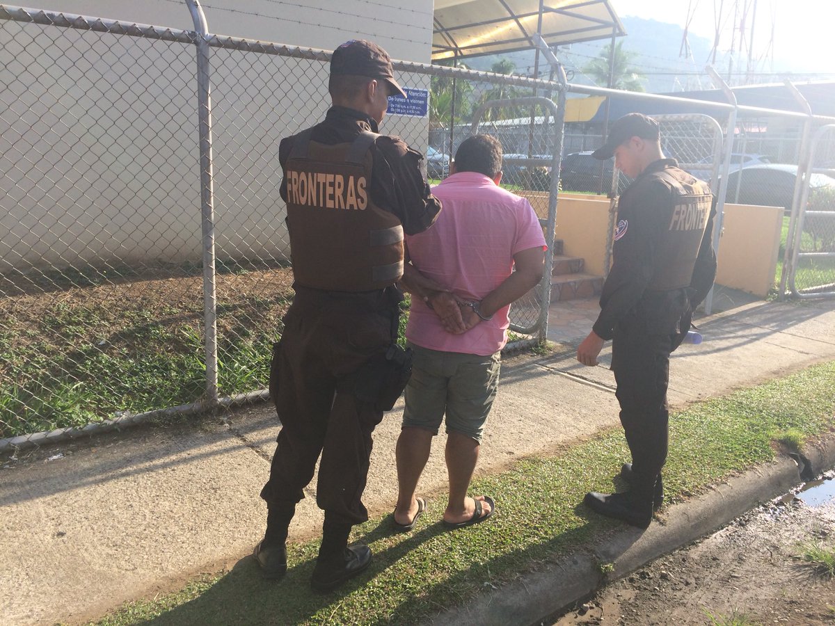 Golfito, remitimos ante <a href="/FiscaliaCR/">MinisterioPúblico CR</a> masculino quien ofreció 10.000 cólones a nuestros oficiales para evitar accionar policial